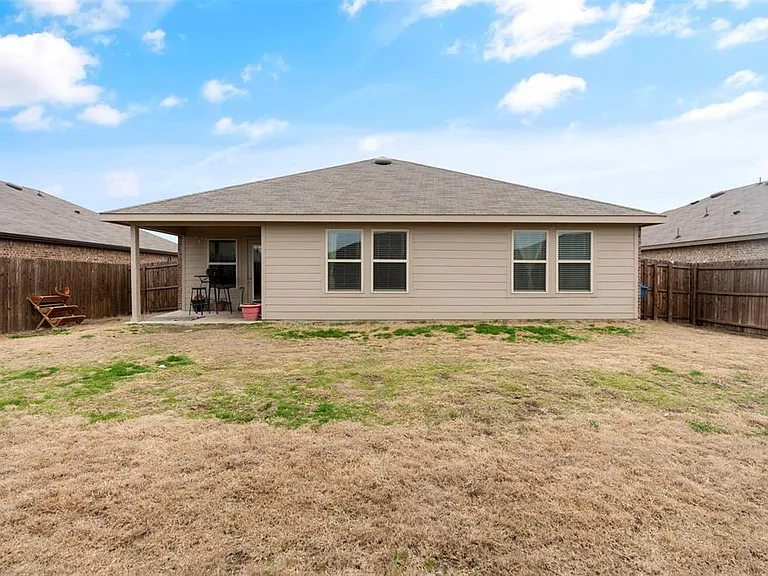 1304 Lowhill Dr — Photo 25