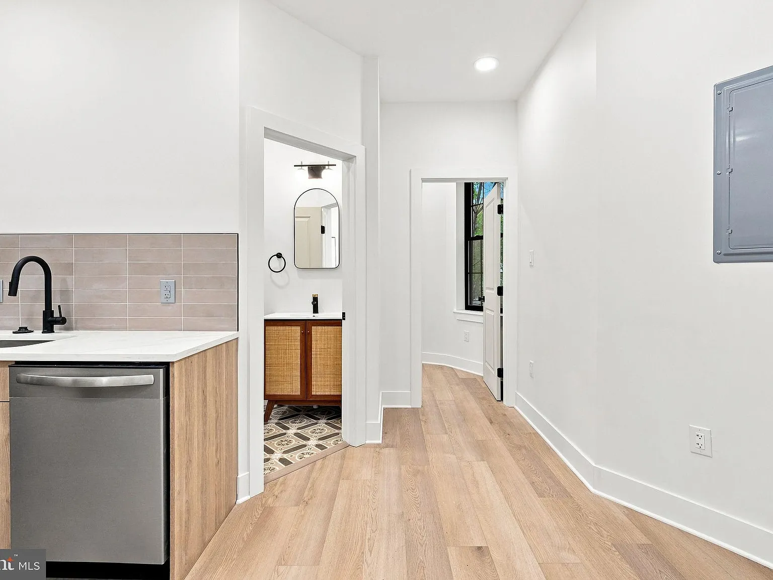1 bed, 1.0 bath, 400 sqft, $975 — Photo 4