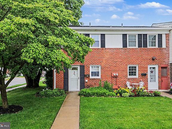 2nd image of 799 Hardwick Pl