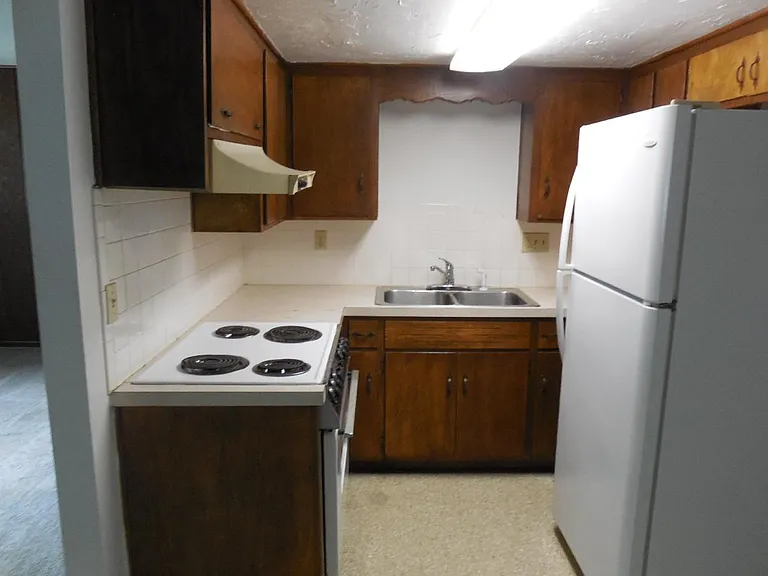 1116 W 29th Ter — Photo 3