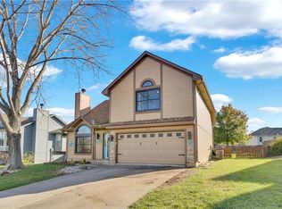 1307 White Oak Pl, Pleasant Hill, MO 64080