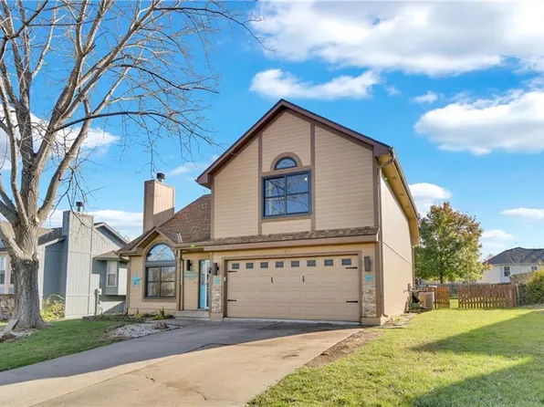 1307 White Oak Pl, Pleasant Hill, MO 64080