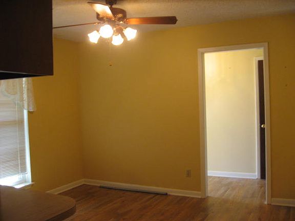 3rd image of 320 Cottonwood Ln