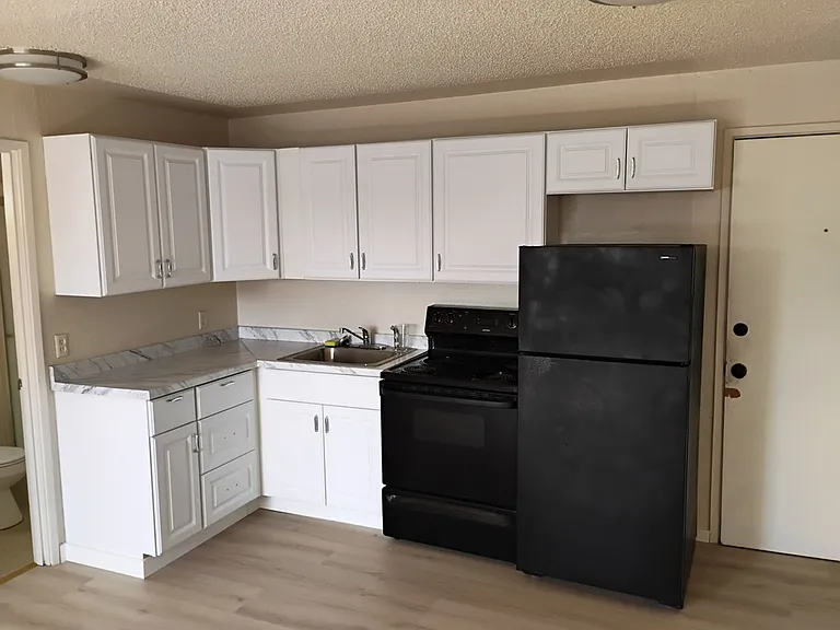 211 E Gowe St — Photo 1