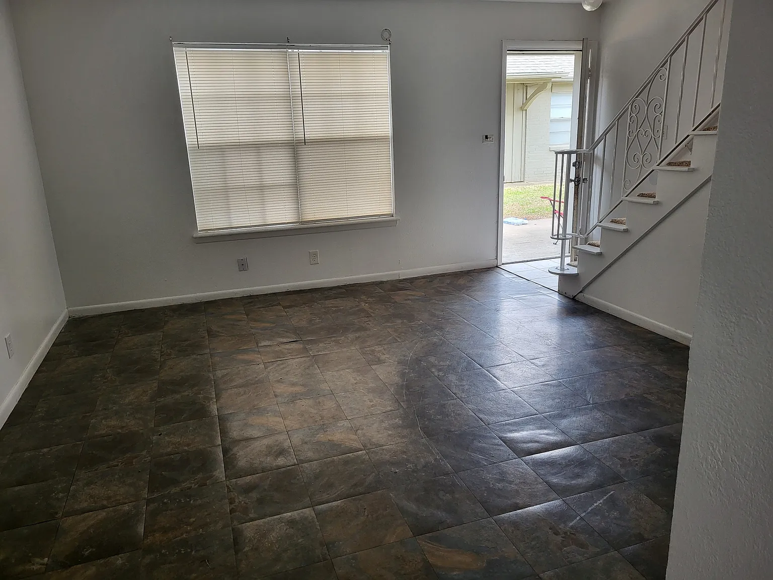 6136 S Madison Pl — Photo 3
