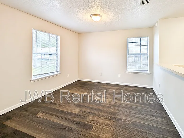 9315 1st Ave — Photo 4