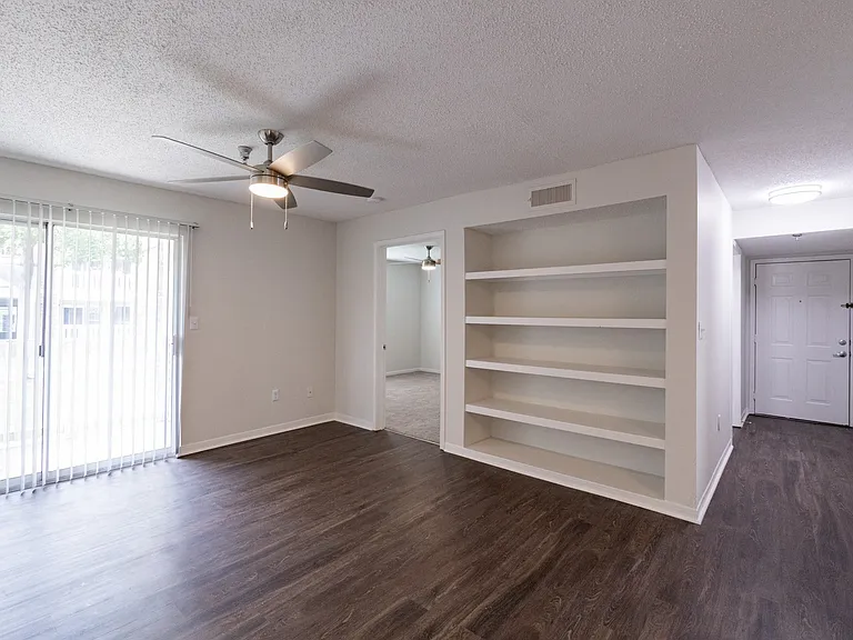 The Residence at White River Apartments — Photo 9