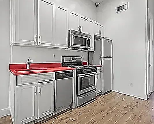 3rd image of 187 Wilson Ave #3M