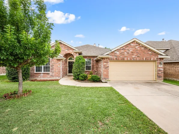 1205 Hickory Bend Ln, Fort Worth, TX 76108