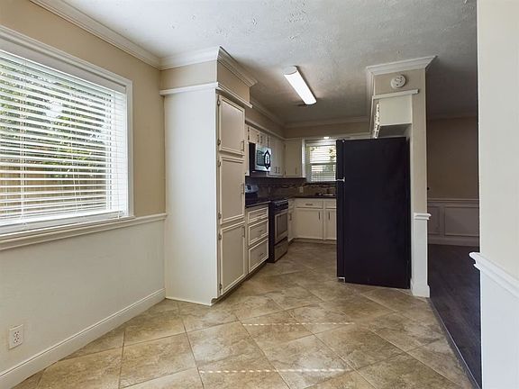5th image of 2322 Coryell St