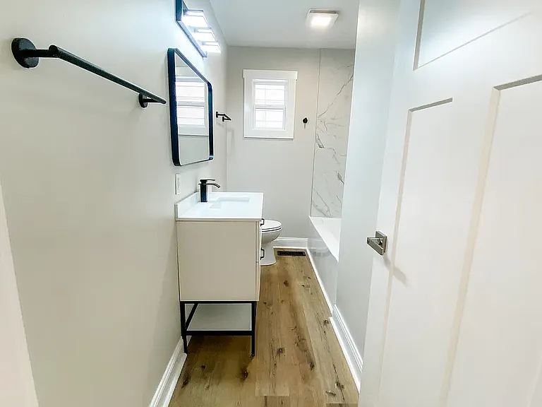 1142 S Keystone Ave — Photo 8