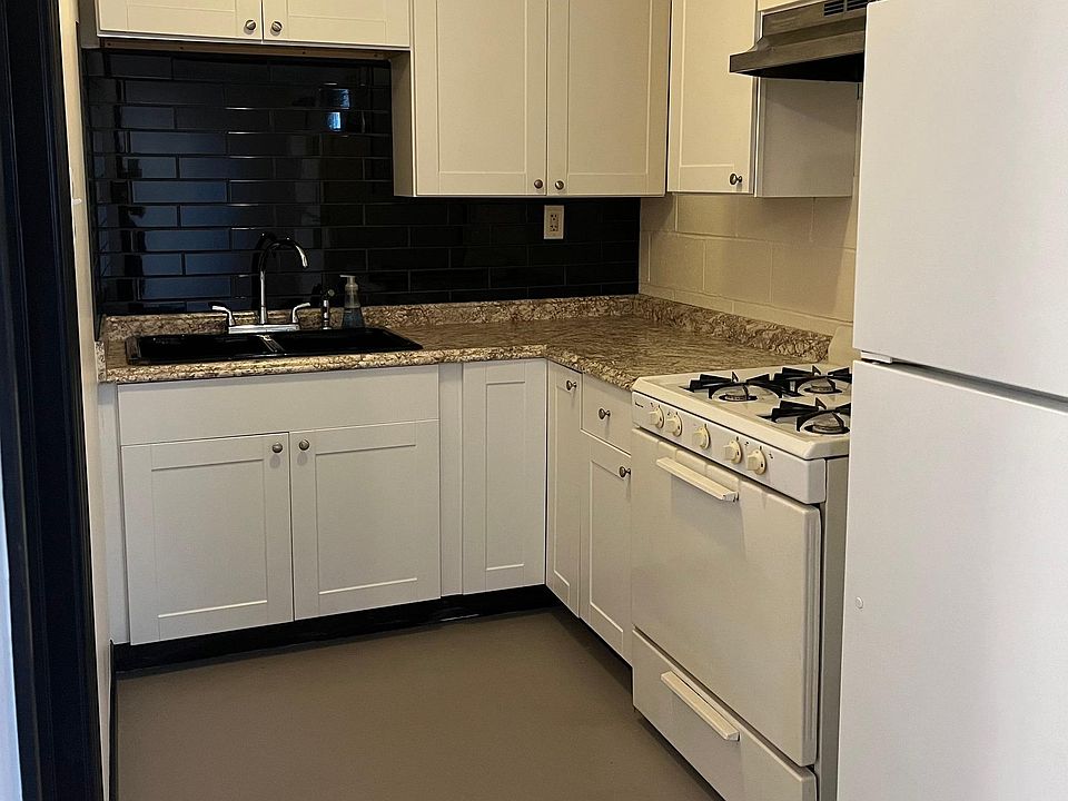 1st image of 2110 Piety St