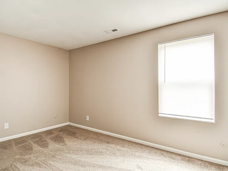 Fox Hunt Apartments — Photo 14