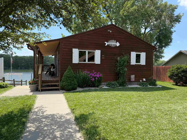 361 Lakeshore Dr, McCook Lake, SD 57049