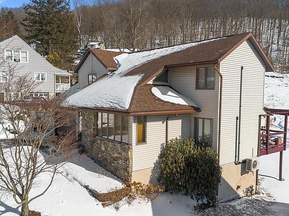 2nd image of 132 Burcher St