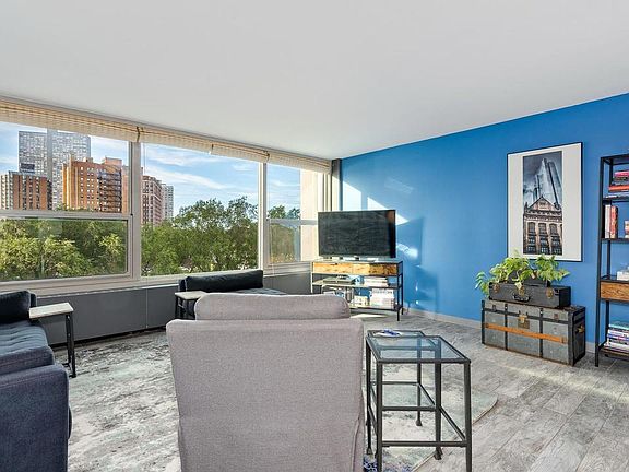 4th image of 3600 N Lakeshore Dr #424