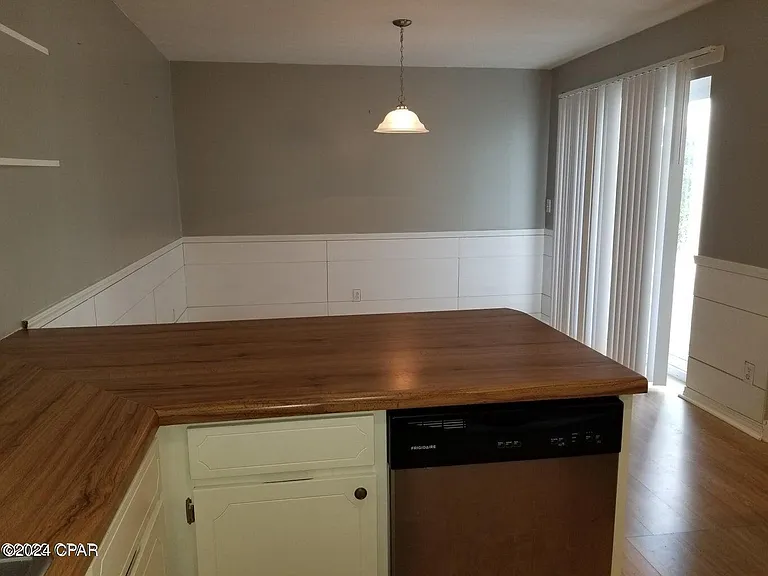 202 Castile Cir — Photo 9