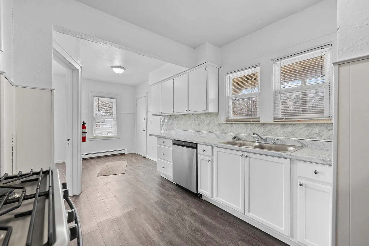 Building Photo - 1386 Charter St #3