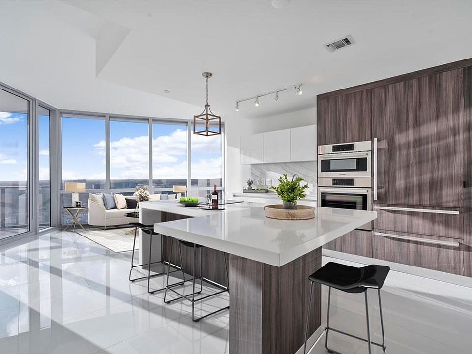 1st image of 851 NE 1st Ave #3514