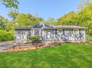 105 Glenwood Ln, Port Jefferson, NY 11777