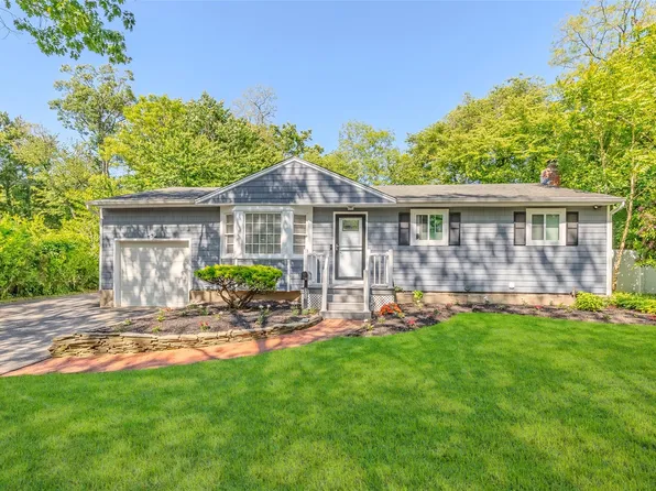 105 Glenwood Lane, Port Jefferson, NY 11777