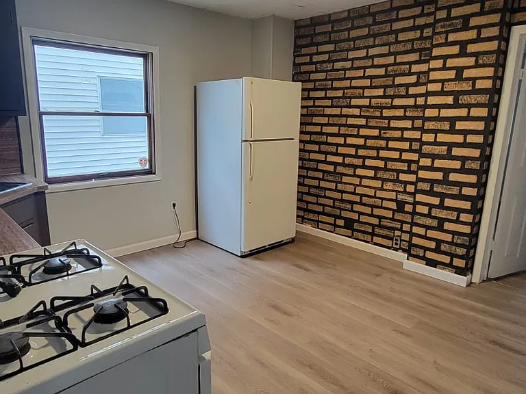 302 Lehigh St #302 — Photo 3