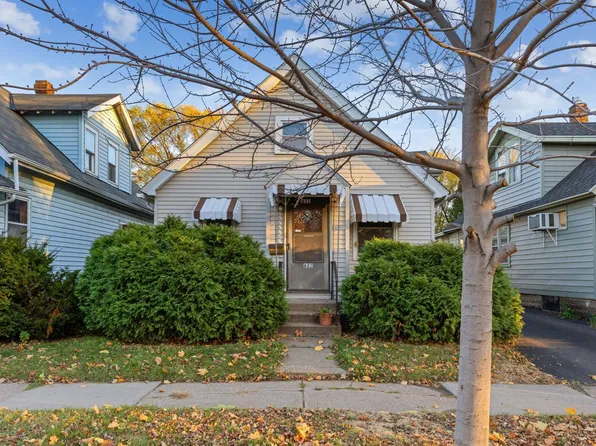 632 Parkway Dr, Saint Paul, MN 55106