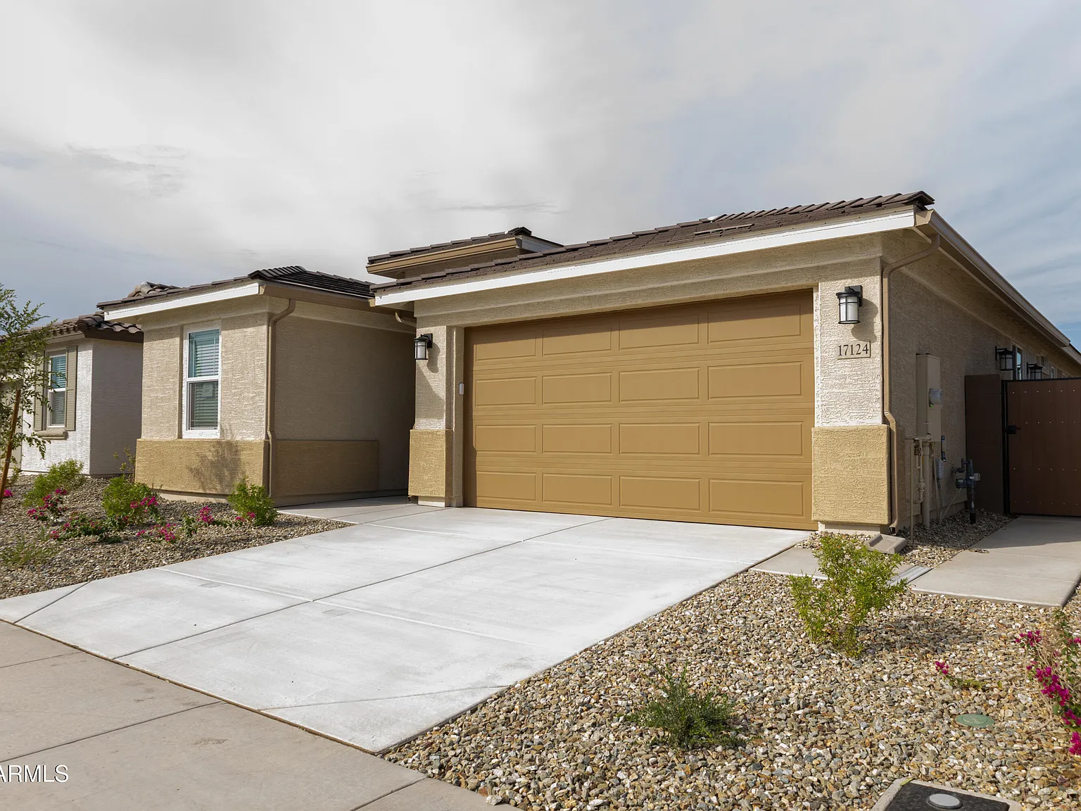4 bed, 3.0 bath, 2105 sqft, $2,600 — Photo 2