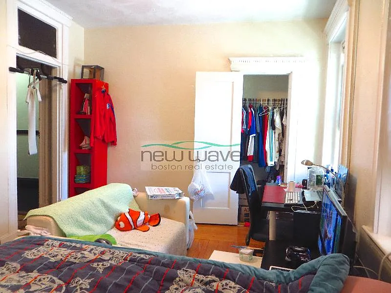 Studio, 500 sqft, $2,500 — Photo 3