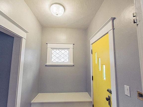 Entry/mudroom