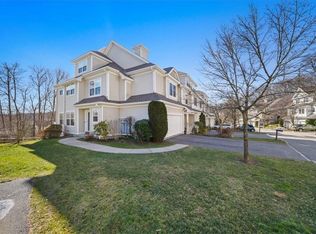 106 Hillcrest Ln, Peekskill, NY 10566