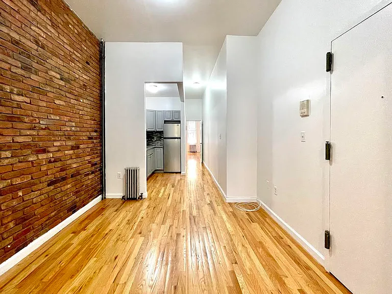 221 Suydam St #1R — Photo 2