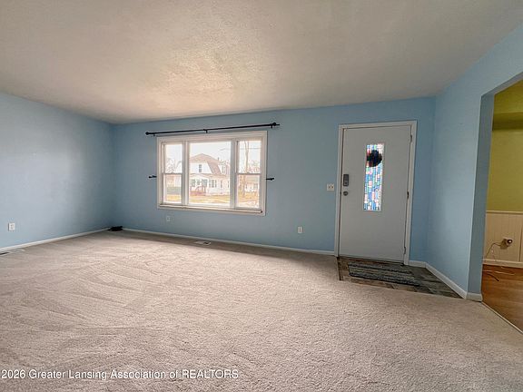 3rd image of 615 Broadway Ave