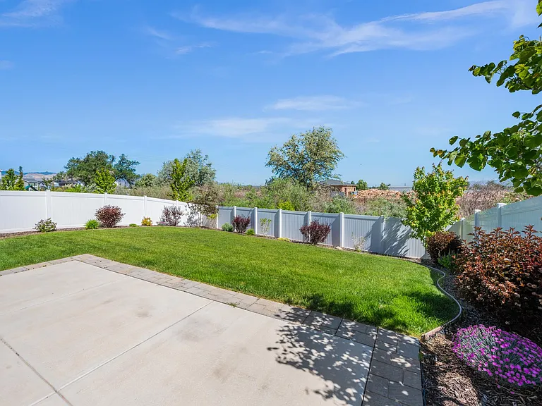 974 W Rutledge Rd — Photo 29