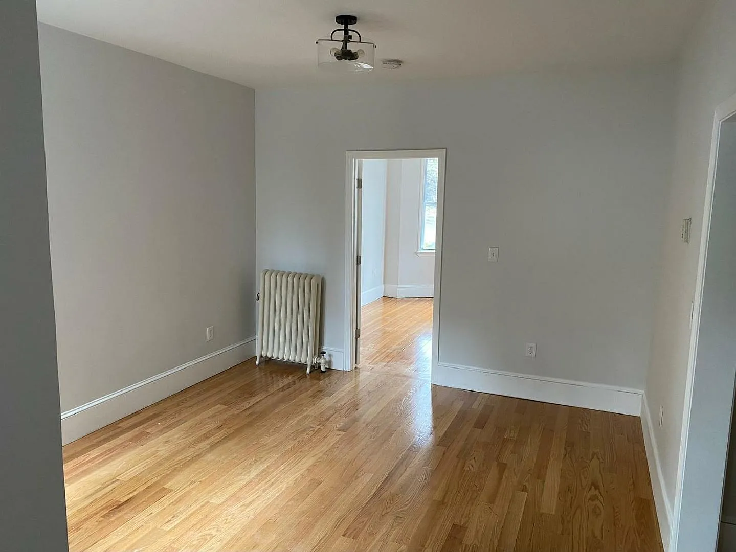 3 bed, 1100 sqft, $3,200 — Photo 2
