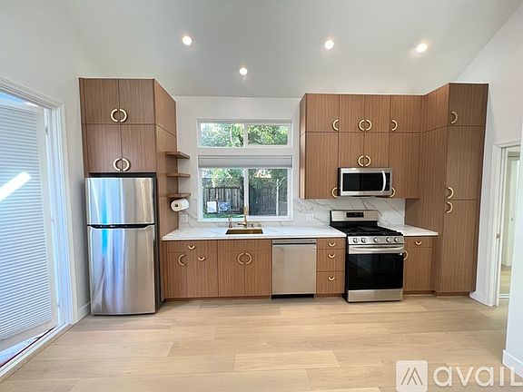 3rd image of 145 Van Ness Ave #A