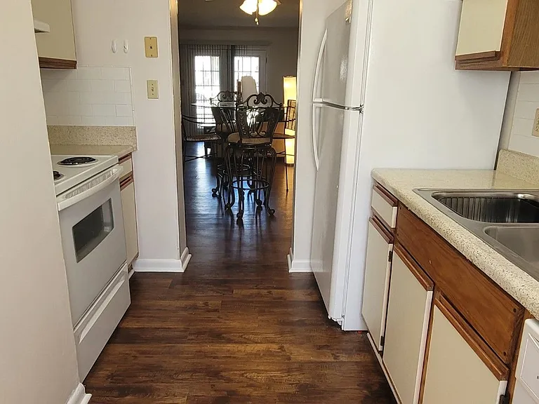 2325 W Pensacola St #116 — Photo 7