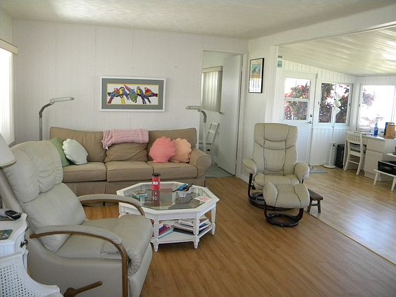 3rd image of 16626 Magnolia Dr