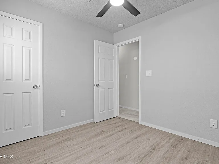 10720 Chert St — Photo 24