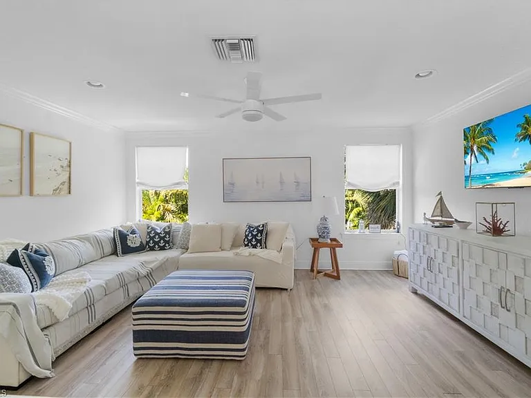 719 Park Ave — Photo 2