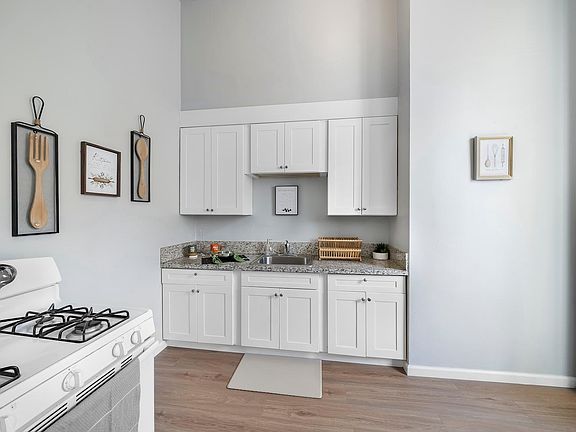 5th image of 106 N Hunter St APT 4