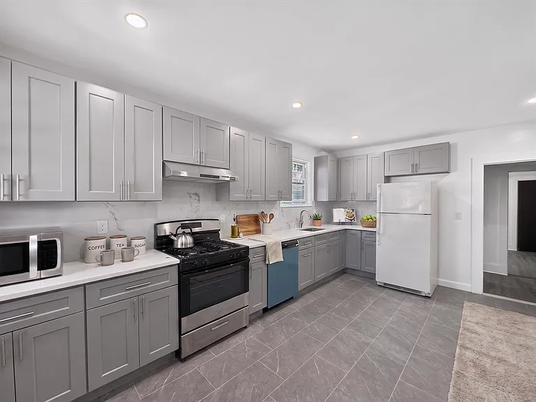 20-22 Euclid Ave #20 — Photo 6