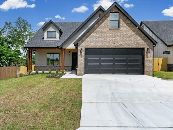 2333 W Seminole Dr, Rogers, AR 72758