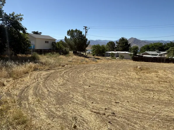 Pine St, Wofford Heights, CA 93285