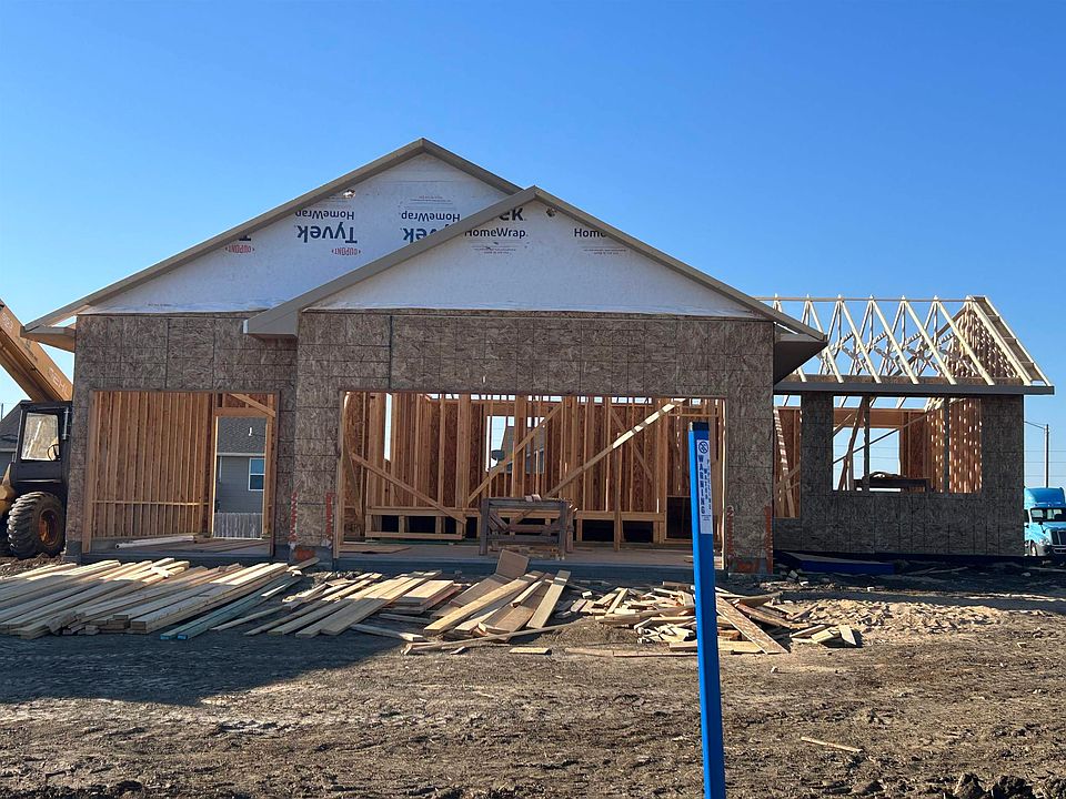 2nd image of 301 W Dusk Dr