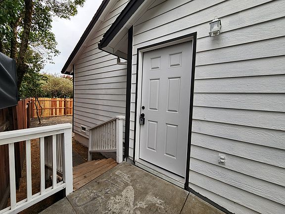3rd image of 527 Middle Rincon Rd