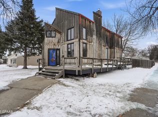 1021 S 20th St, Grand Forks, ND 58201