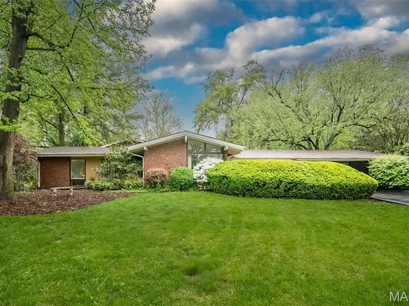 10 Sunswept Dr, Saint Louis, MO 63141