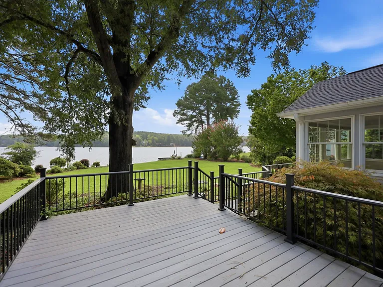 253 Lakeview Dr — Photo 12