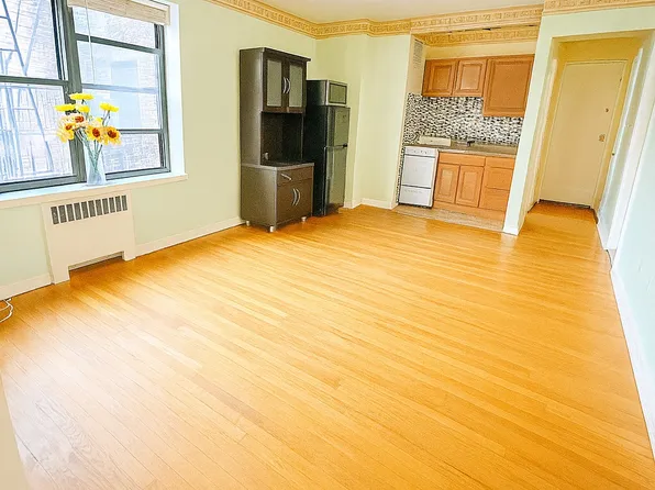 2821 Kings Highway image 15 of 18